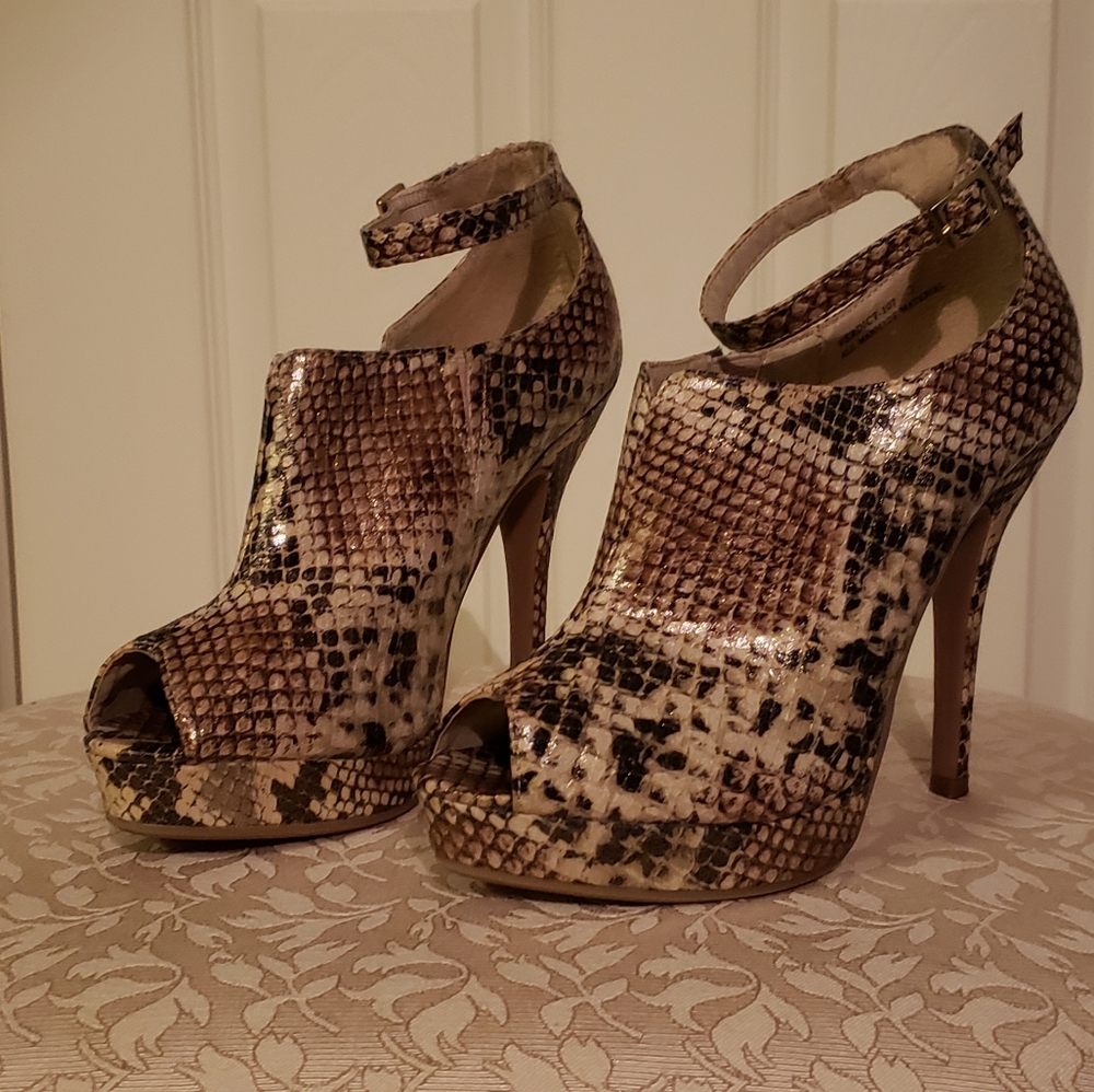 Snakeskin pattern heels
